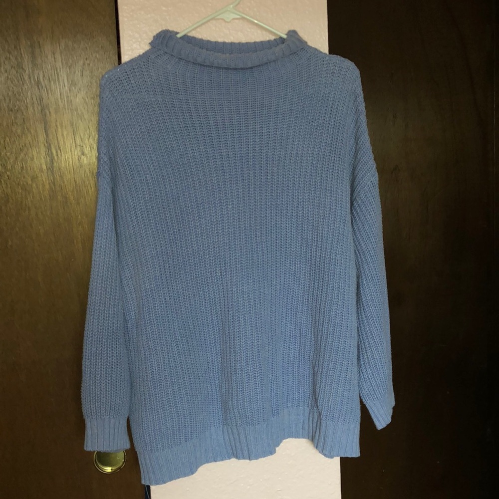 American Eagle women’s light blue sweater size M!